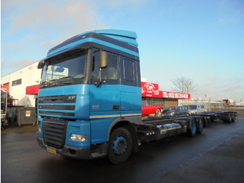 Containertransporter/ wissellaadbak vrachtwagen DAF XF105 6X2