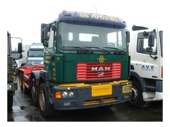 MAN 32.414 8x4 - Containertransporter/ Wissellaadbak vrachtwagen