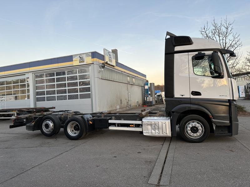 Containertransporter/ Wissellaadbak vrachtwagen Mercedes Actros 2542 LL 6x2 Jumbo Lenkachse Intarder E6