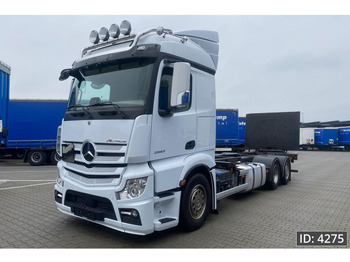 Containertransporter/ Wissellaadbak vrachtwagen Mercedes-Benz Actros 2563 Megaspace, Euro 6, BDF / 6x2 / Taillift / Fridge
