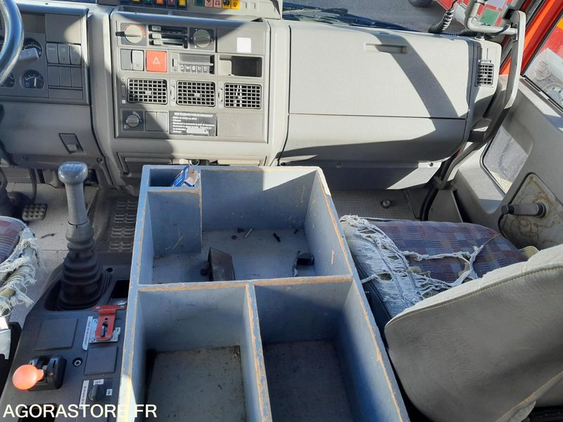 Vrachtwagen FOURGON POMPE TONNE - 56919kms