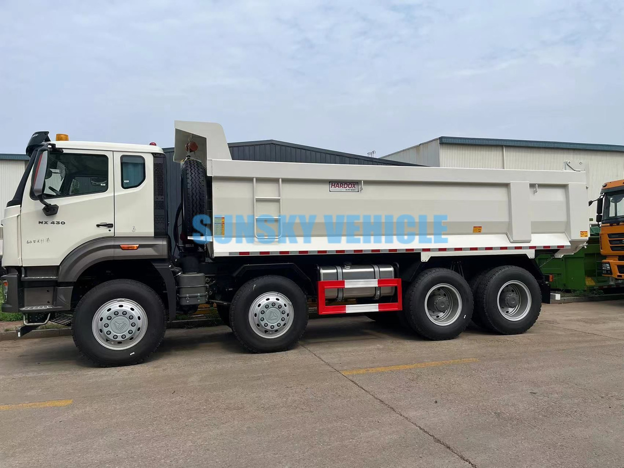 Nieuw Kipper vrachtwagen voor het vervoer van bulkgoederen HOWO Brand New 8X4 400HP Tipper Truck: afbeelding 2