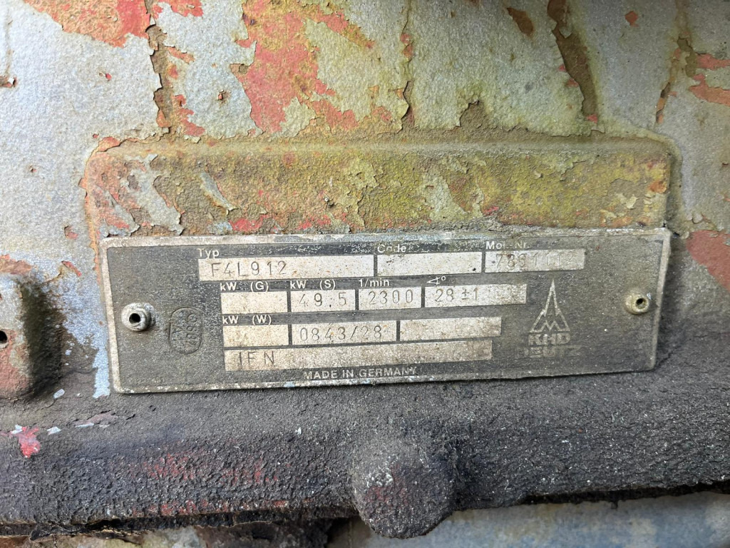 Haakarmsysteem vrachtwagen Abrollcontainer Betonmischaufbau mit sep. Motor