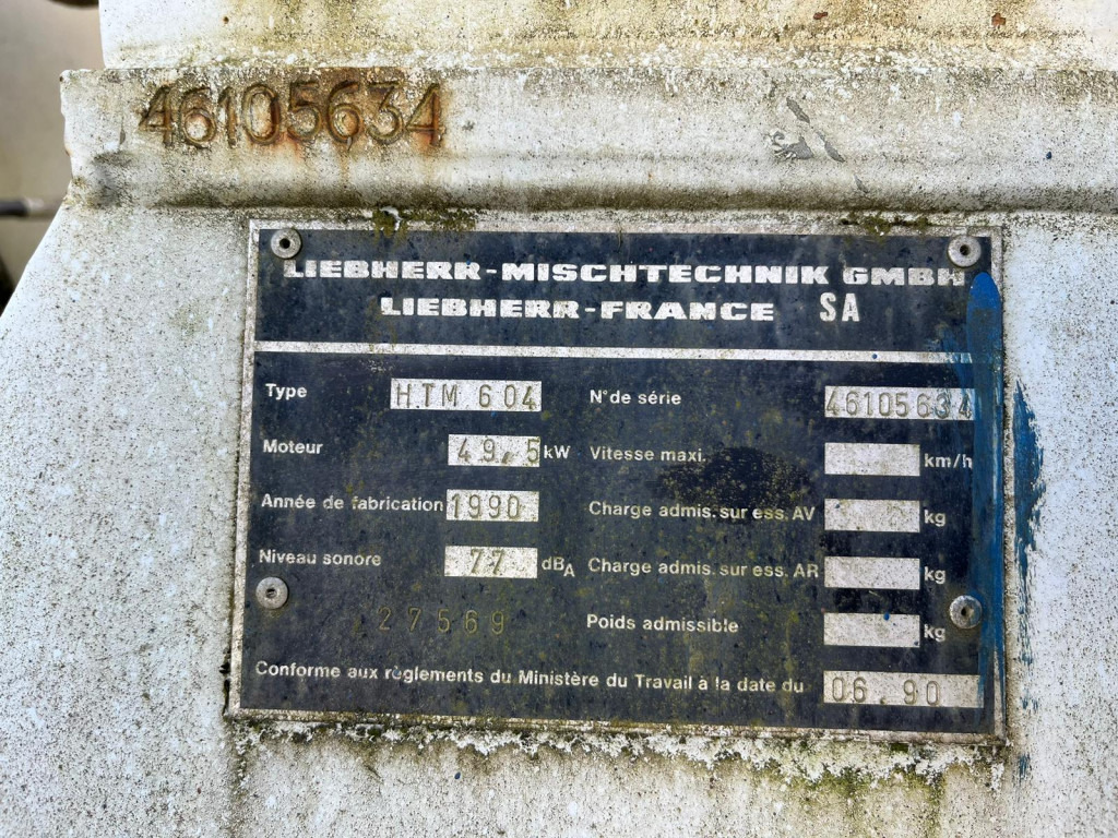 Haakarmsysteem vrachtwagen Abrollcontainer Betonmischaufbau mit sep. Motor