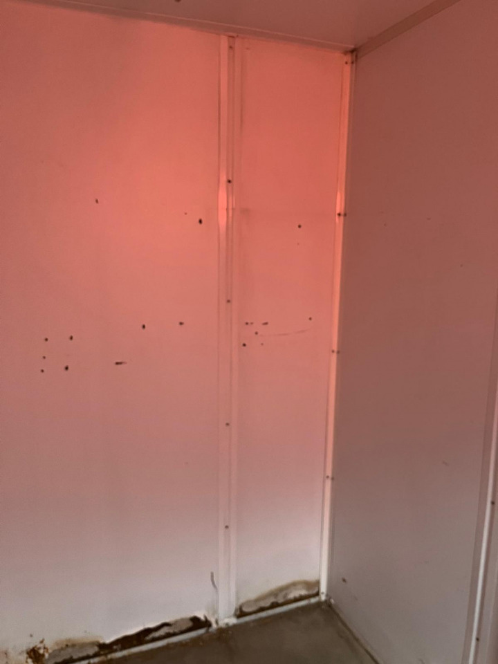 Haakarmsysteem vrachtwagen Abrollcontainer Containeranlage für Asbestsanierung