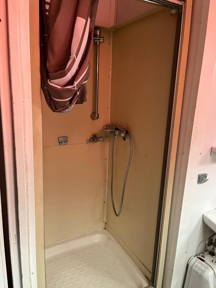 Haakarmsysteem vrachtwagen Abrollcontainer Containeranlage für Asbestsanierung