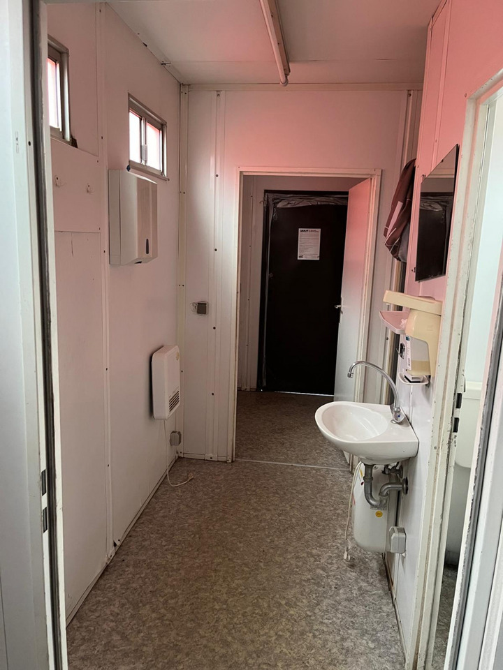 Haakarmsysteem vrachtwagen Abrollcontainer Containeranlage für Asbestsanierung