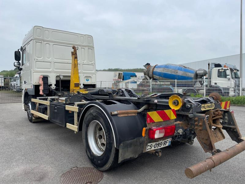 Haakarmsysteem vrachtwagen DAF XF105 460