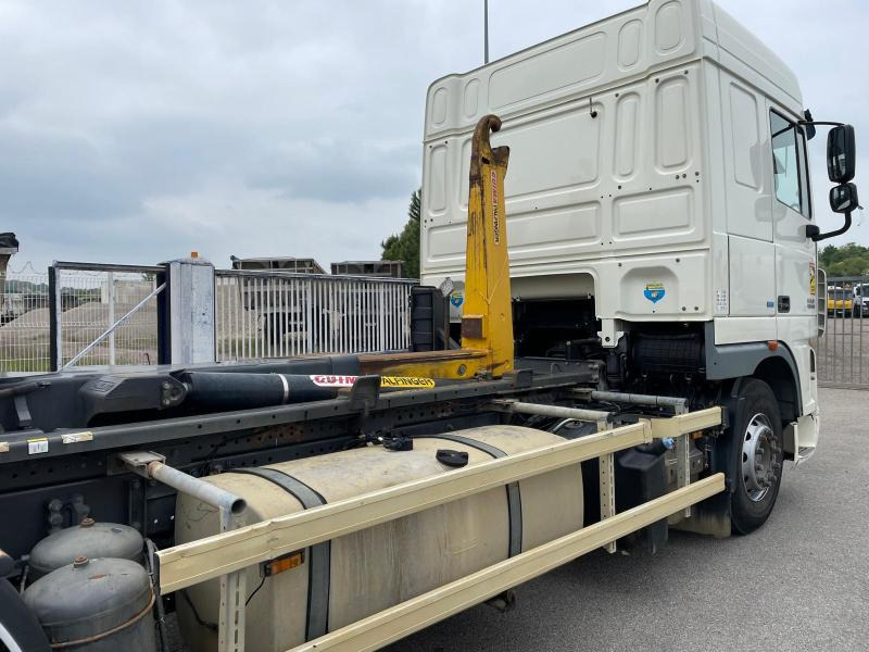 Haakarmsysteem vrachtwagen DAF XF105 460
