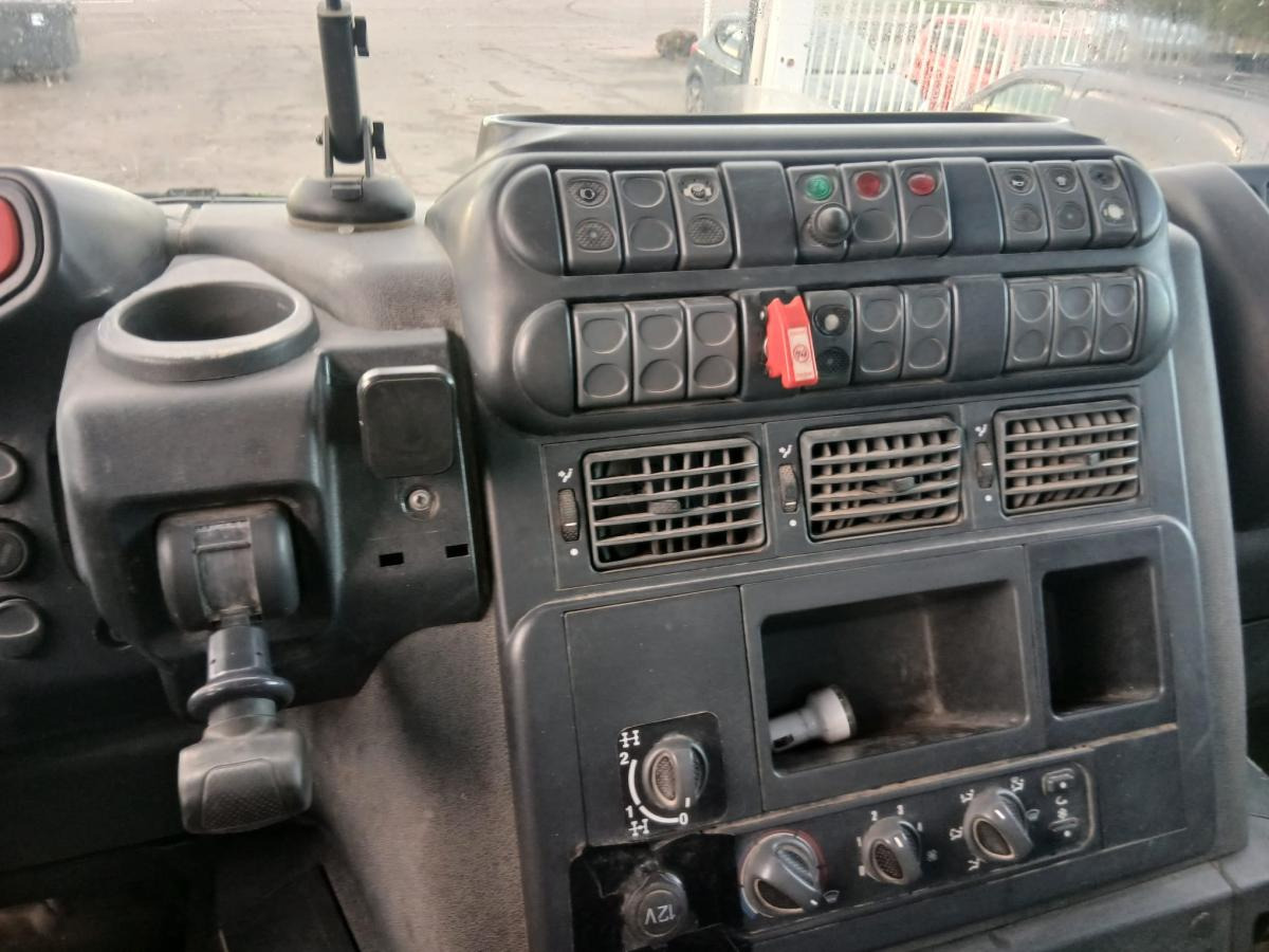 Haakarmsysteem vrachtwagen Iveco Trakker