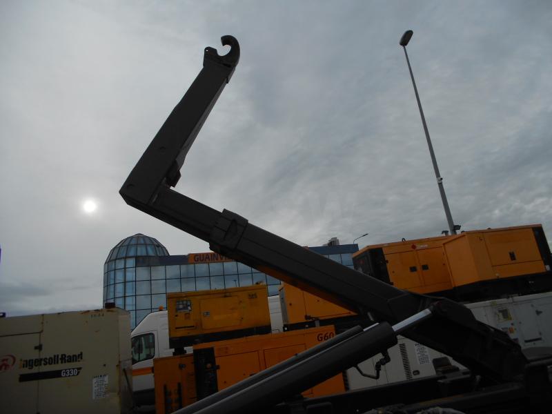 Haakarmsysteem vrachtwagen MAN 19.343