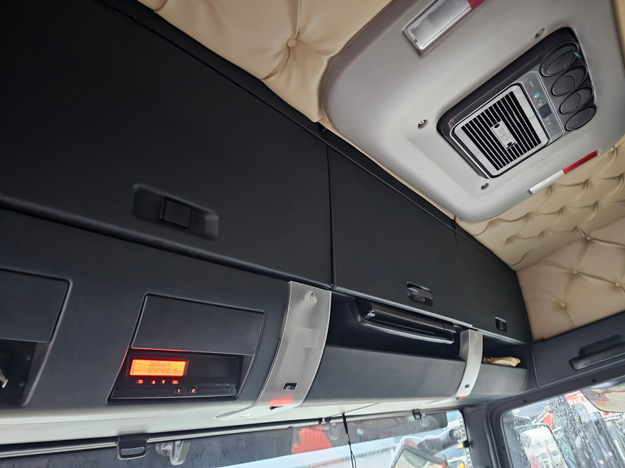 Haakarmsysteem vrachtwagen MAN TGX 26.560 XLX 6X4
