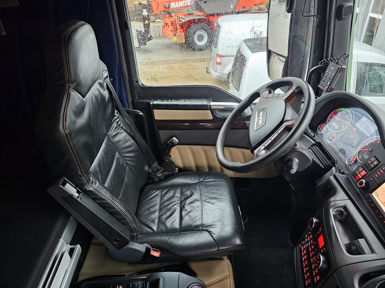 Haakarmsysteem vrachtwagen MAN TGX 26.560 XLX 6X4