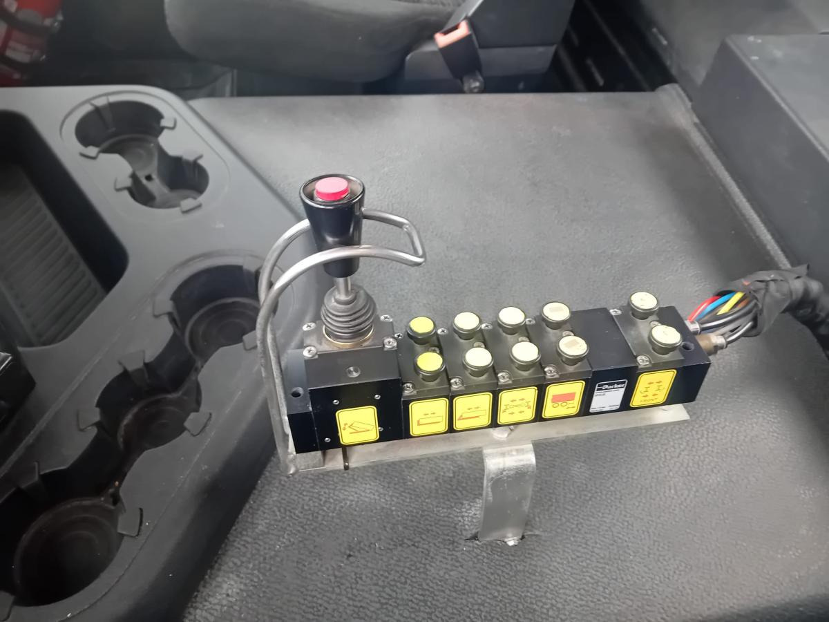 Haakarmsysteem vrachtwagen Mercedes Antos 2643