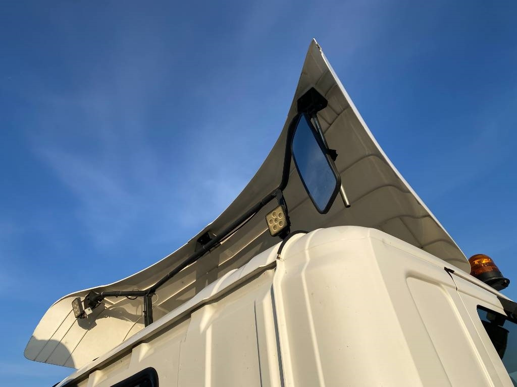 Haakarmsysteem vrachtwagen Scania P360/HYVALIFT/HIAB 144B a réparer