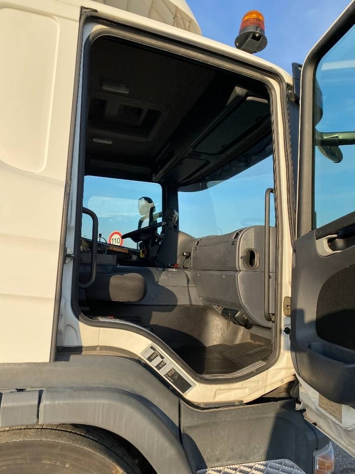 Haakarmsysteem vrachtwagen Scania P360/HYVALIFT/HIAB 144B a réparer