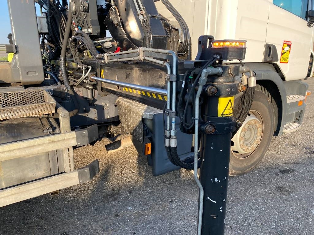 Haakarmsysteem vrachtwagen Scania P360/HYVALIFT/HIAB 144B a réparer