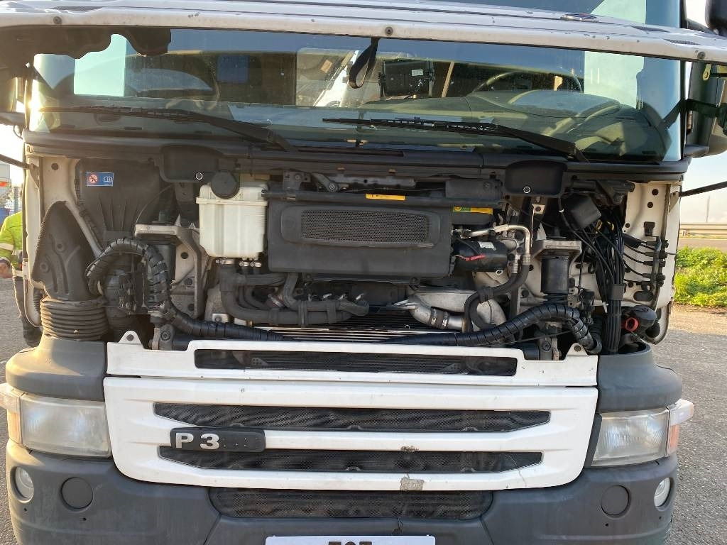 Haakarmsysteem vrachtwagen Scania P360/HYVALIFT/HIAB 144B a réparer