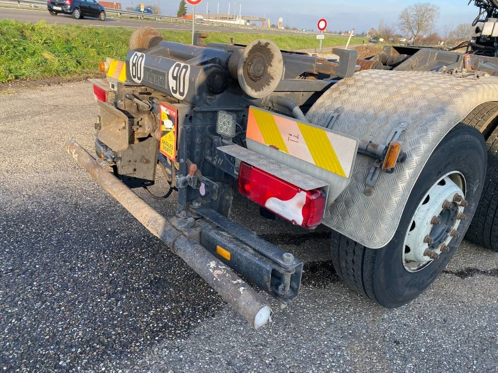 Haakarmsysteem vrachtwagen Scania P360/HYVALIFT/HIAB 144B a réparer