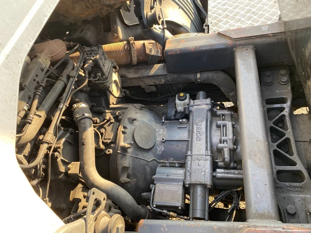 Haakarmsysteem vrachtwagen Scania P360/HYVALIFT/HIAB 144B a réparer