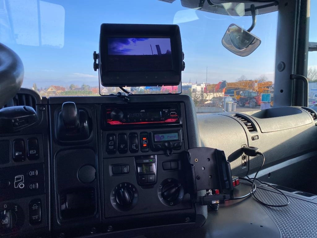 Haakarmsysteem vrachtwagen Scania P360/HYVALIFT/HIAB 144B a réparer