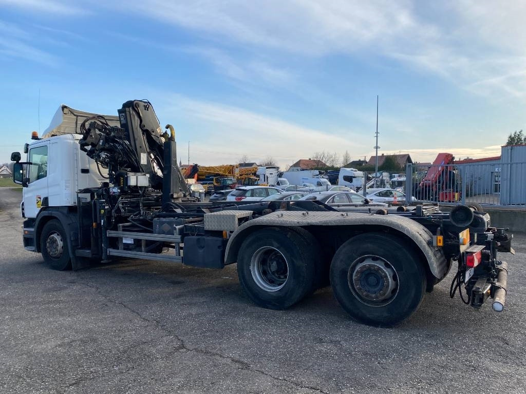 Haakarmsysteem vrachtwagen Scania P360/HYVALIFT/HIAB 144B a réparer