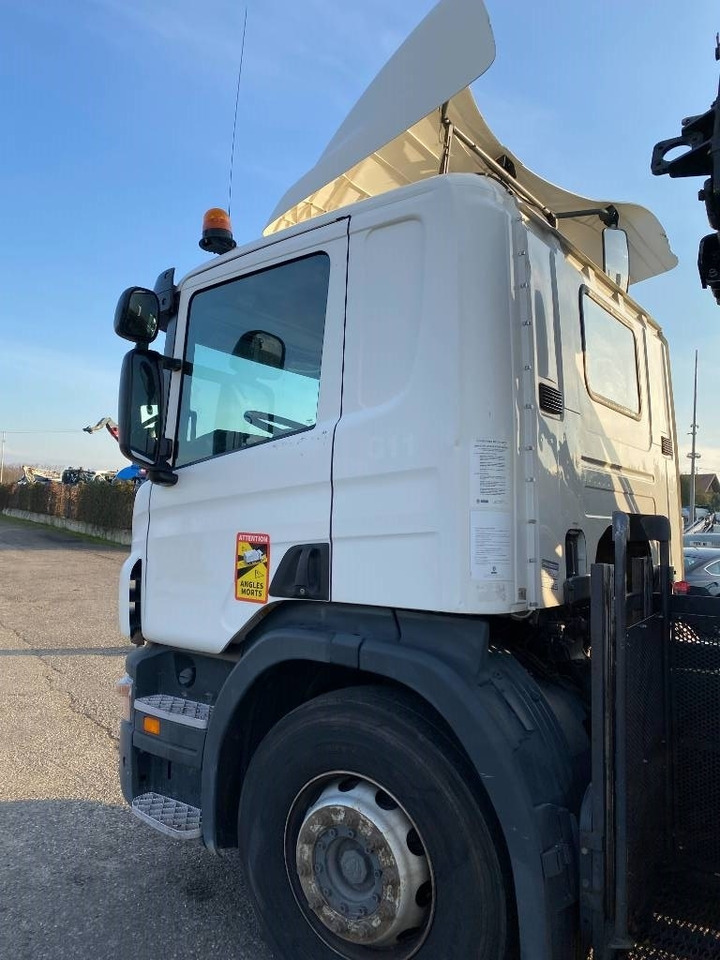 Haakarmsysteem vrachtwagen Scania P360/HYVALIFT/HIAB 144B a réparer