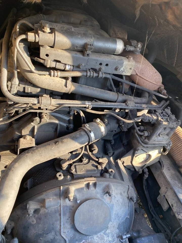 Haakarmsysteem vrachtwagen Scania P360/HYVALIFT/HIAB 144B a réparer