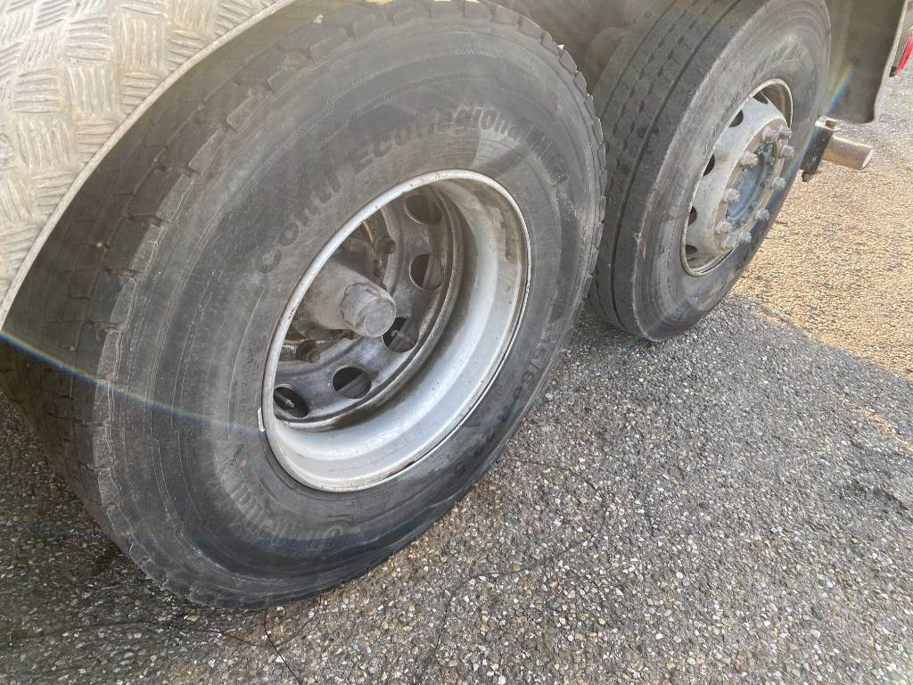 Haakarmsysteem vrachtwagen Scania P360/HYVALIFT/HIAB 144B a réparer