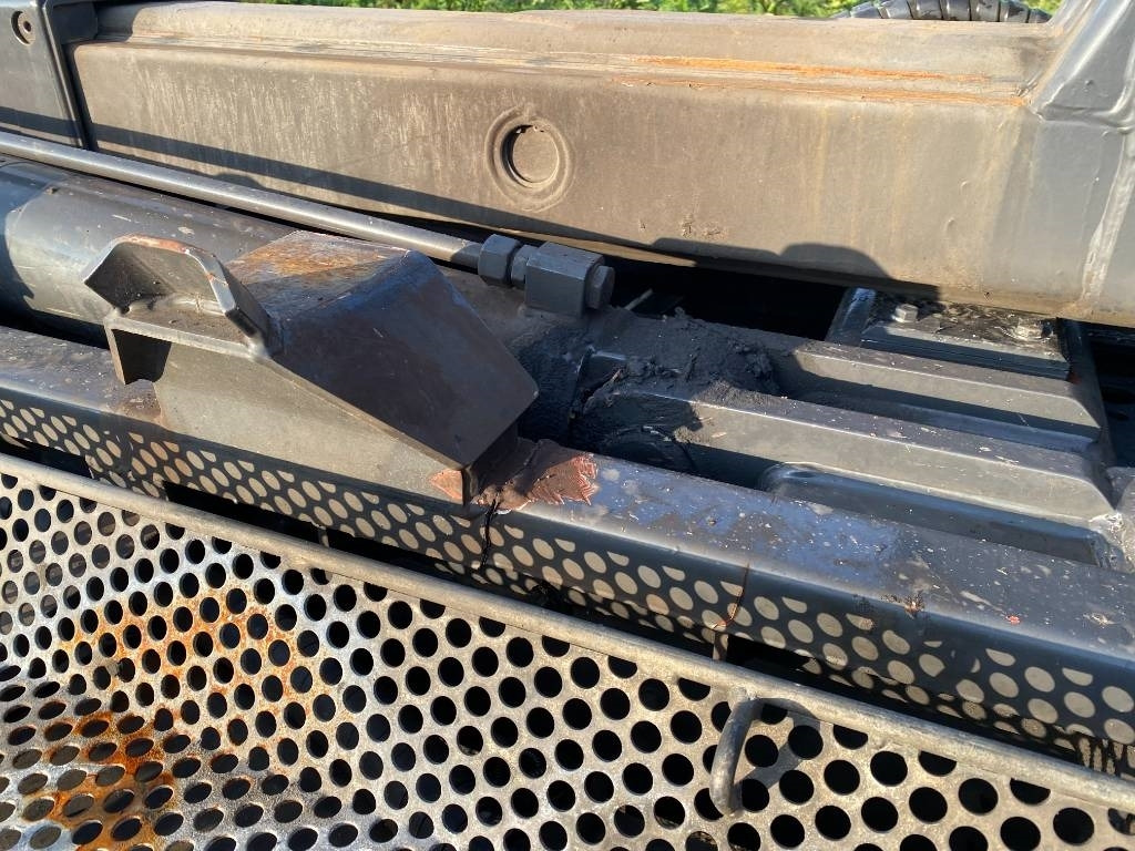 Haakarmsysteem vrachtwagen Scania P360/HYVALIFT/HIAB 144B a réparer