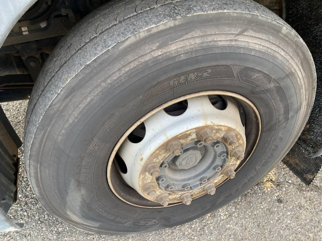 Haakarmsysteem vrachtwagen Scania P360/HYVALIFT/HIAB 144B a réparer