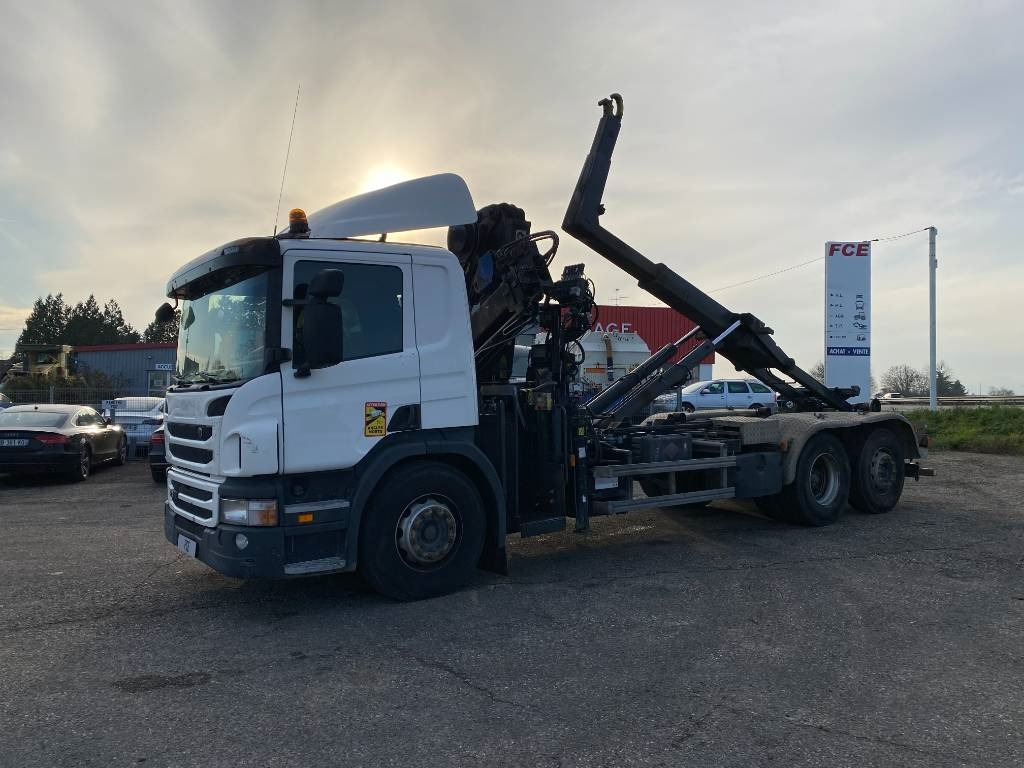 Haakarmsysteem vrachtwagen Scania P360/HYVALIFT/HIAB 144B a réparer