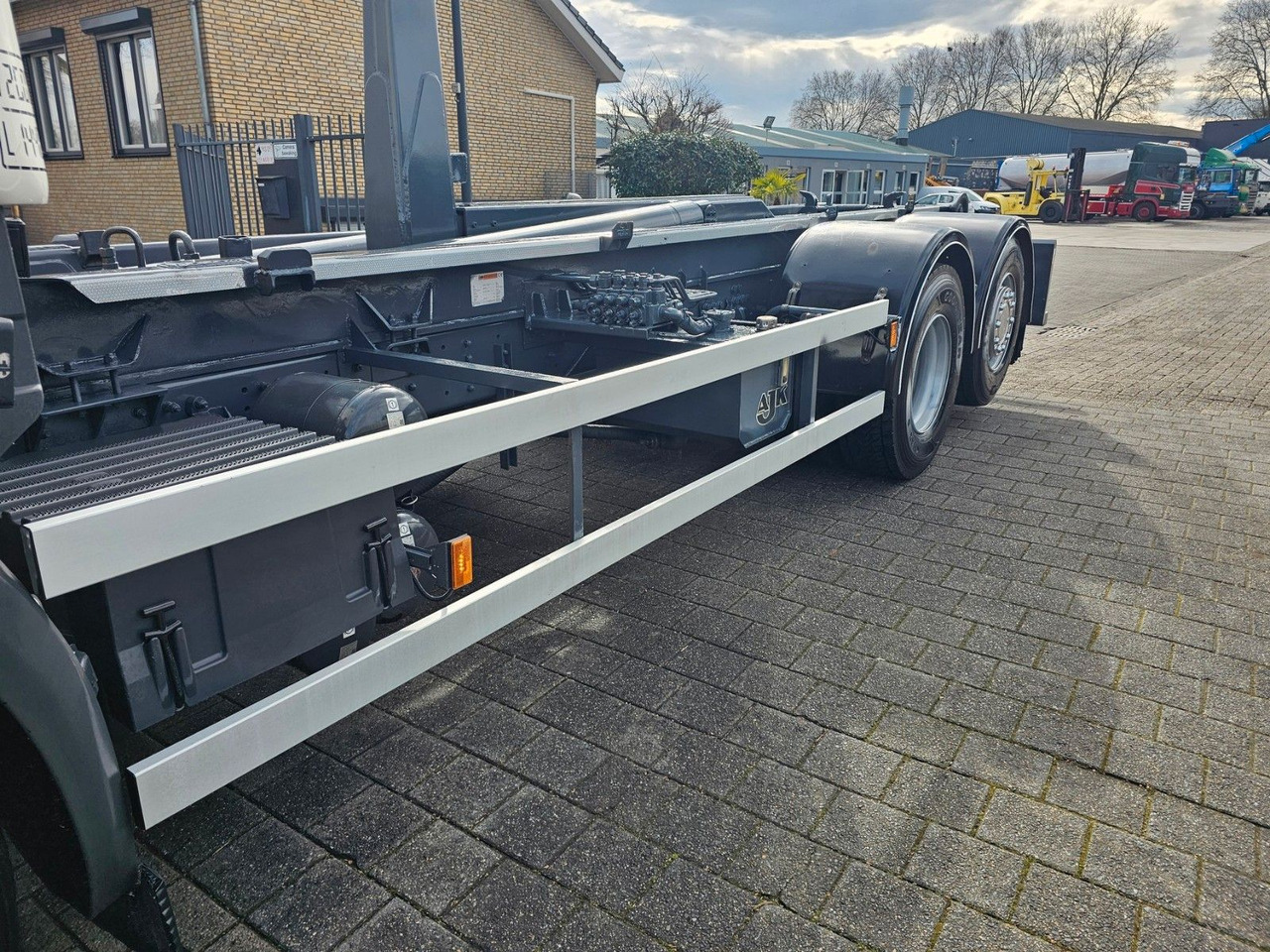Haakarmsysteem vrachtwagen Scania R490 Highline Abrollkipper