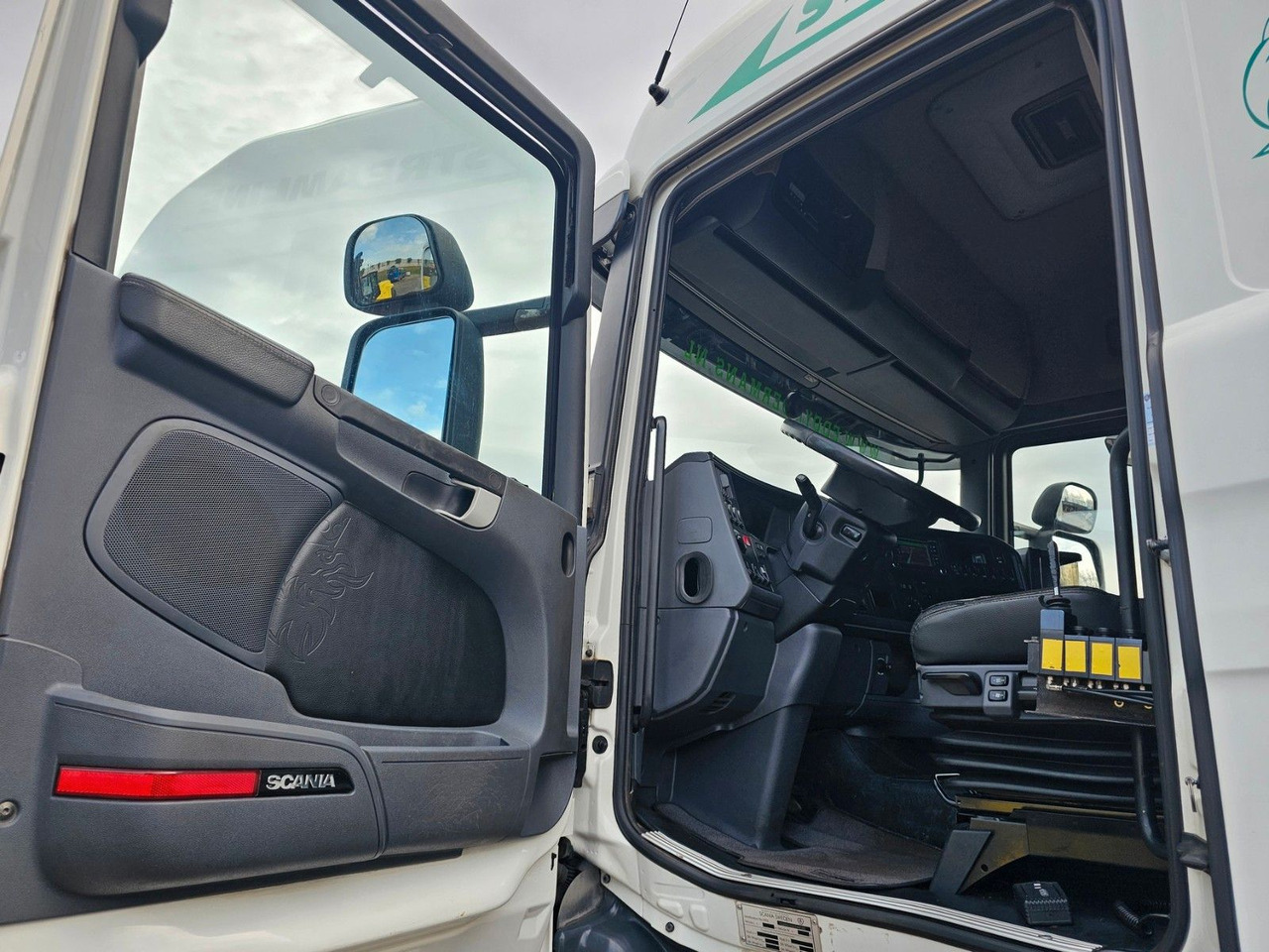 Haakarmsysteem vrachtwagen Scania R490 Highline Abrollkipper