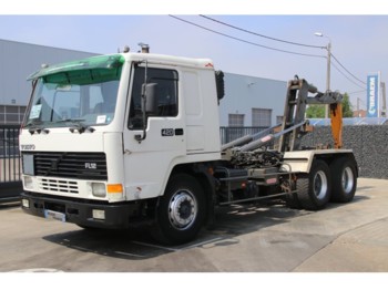 Haakarmsysteem vrachtwagen Volvo FL 420 + 6x2 - 10 tires - HOOK