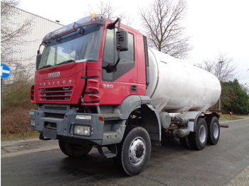 Tankwagen voor het vervoer van brandstoffen Iveco TRAKKER 6X6: afbeelding 1