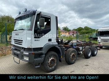 Chassis vrachtwagen Iveco Trakker 380 4-Achser  Fahrgestell Tankwagen: afbeelding 1