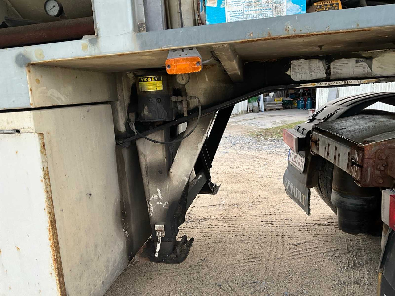 Vrachtwagen KWB P-393-STI-H3 CHAPEOPLEGGER