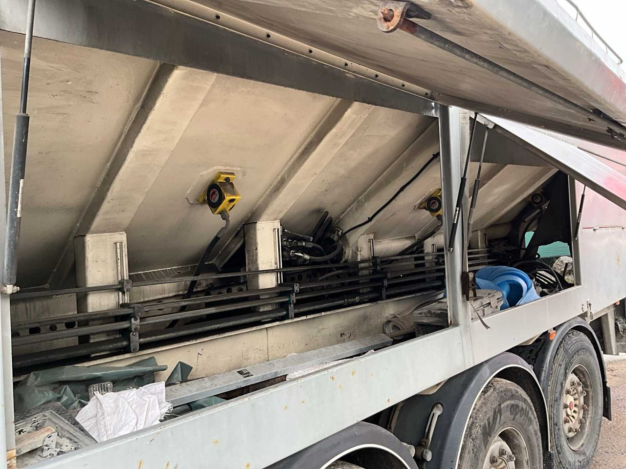 Vrachtwagen KWB P-393-STI-H3 CHAPEOPLEGGER