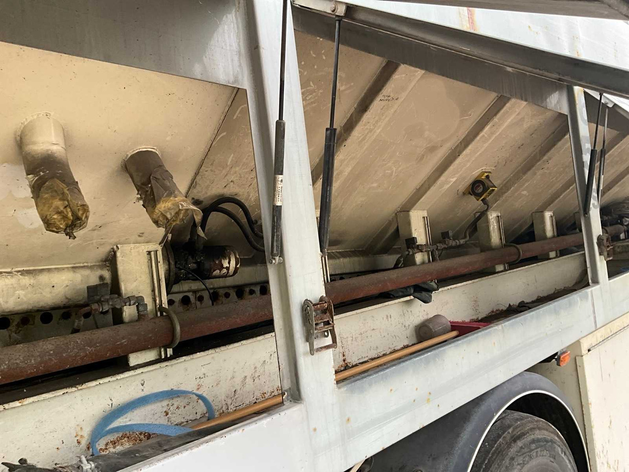 Vrachtwagen KWB P-393-STI-H3 CHAPEOPLEGGER