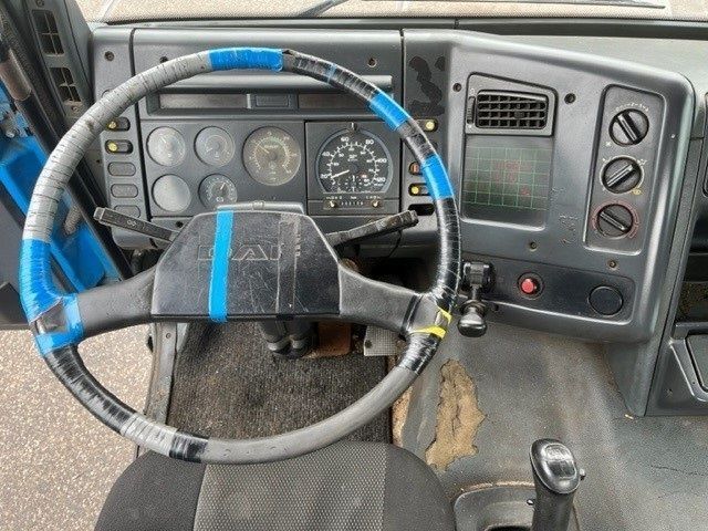 Kipper vrachtwagen DAF 65.210 ATI 4x2 FULL STEEL KIPPER (EURO 2 / MANUAL GEARBOX / FULL STEEL SUSPENSION / P.T.O.)