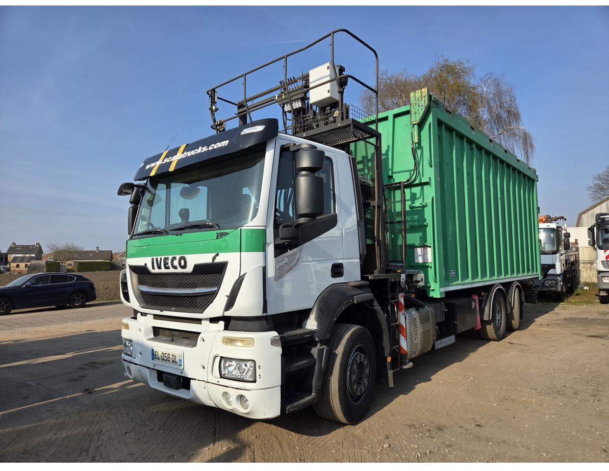 Kipper vrachtwagen IVECO STRALIS 420 6X2 TIPPER CRANE KESLA 17 TON 2 EXT STEERING REAR AXLE