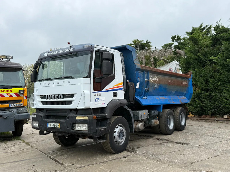 Kipper vrachtwagen Iveco Trakker 360 6X4 Tipper Spring/Spring ZF Manual gear