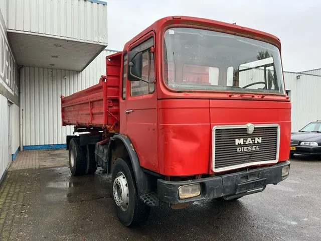 Kipper vrachtwagen MAN 19 280 , Eaton Manual , 3 way tipper , Spring suspension