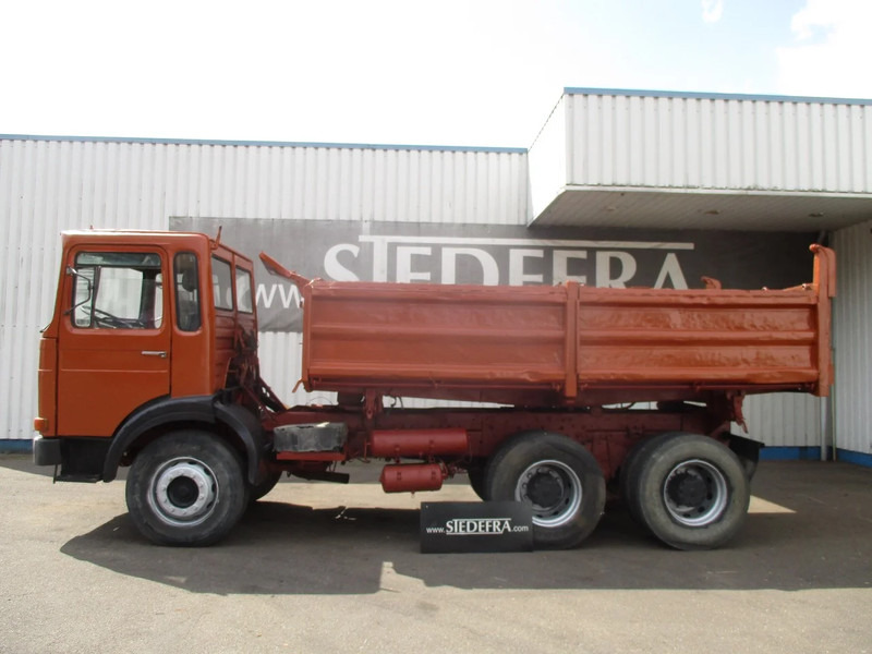 Kipper vrachtwagen MAN 26.321 6x4 , 3 way tipper , ZF Manual , Spring suspension