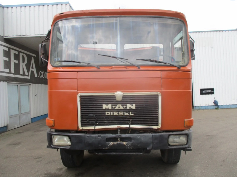 Kipper vrachtwagen MAN 26.321 6x4 , 3 way tipper , ZF Manual , Spring suspension