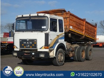 Kipper vrachtwagen MAN 26.360