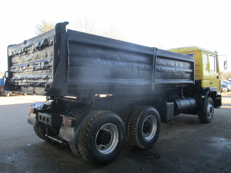 Kipper vrachtwagen MAN 26.402 6x4 , ZF Manual , Retarder , 3 Way tipper , Spring suspension