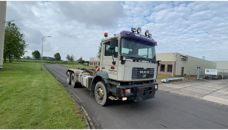 Kipper vrachtwagen MAN 26.464 F2000 MAN 26.460