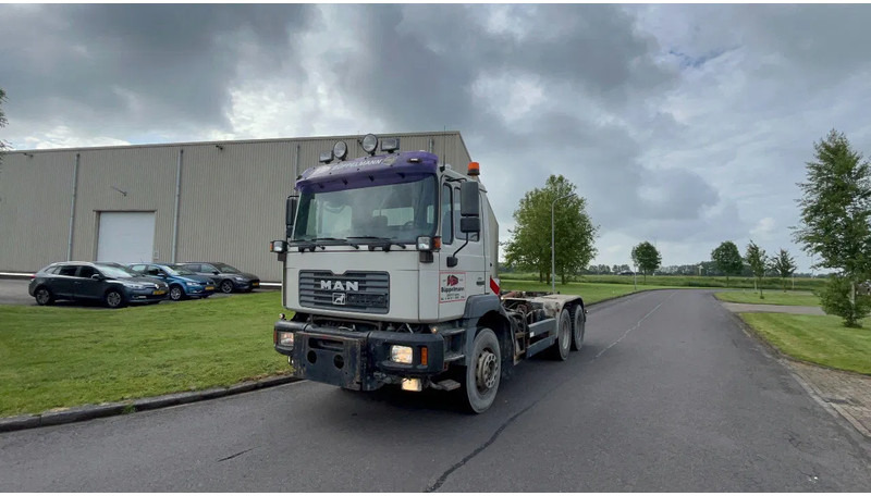 Kipper vrachtwagen MAN 26.464 F2000 MAN 26.460